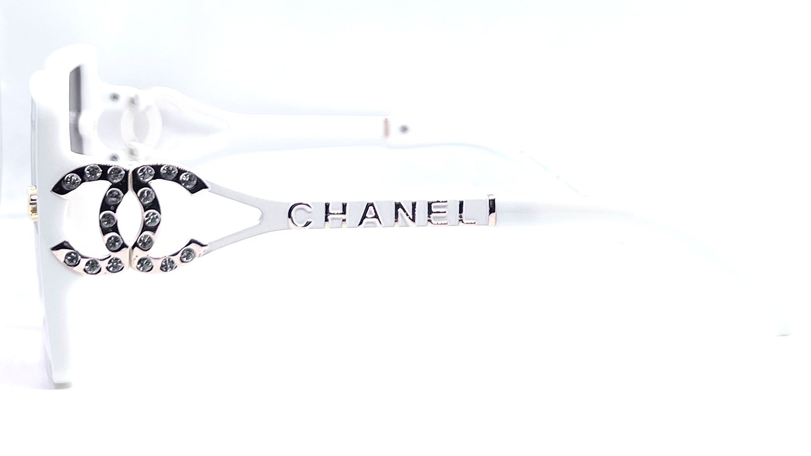 Chanel 8389