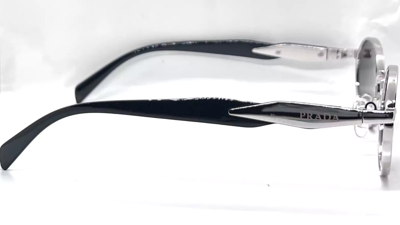 Prada Oval SPR65Z